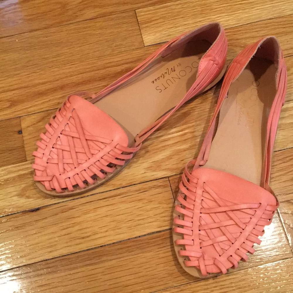 Coral leather sandals